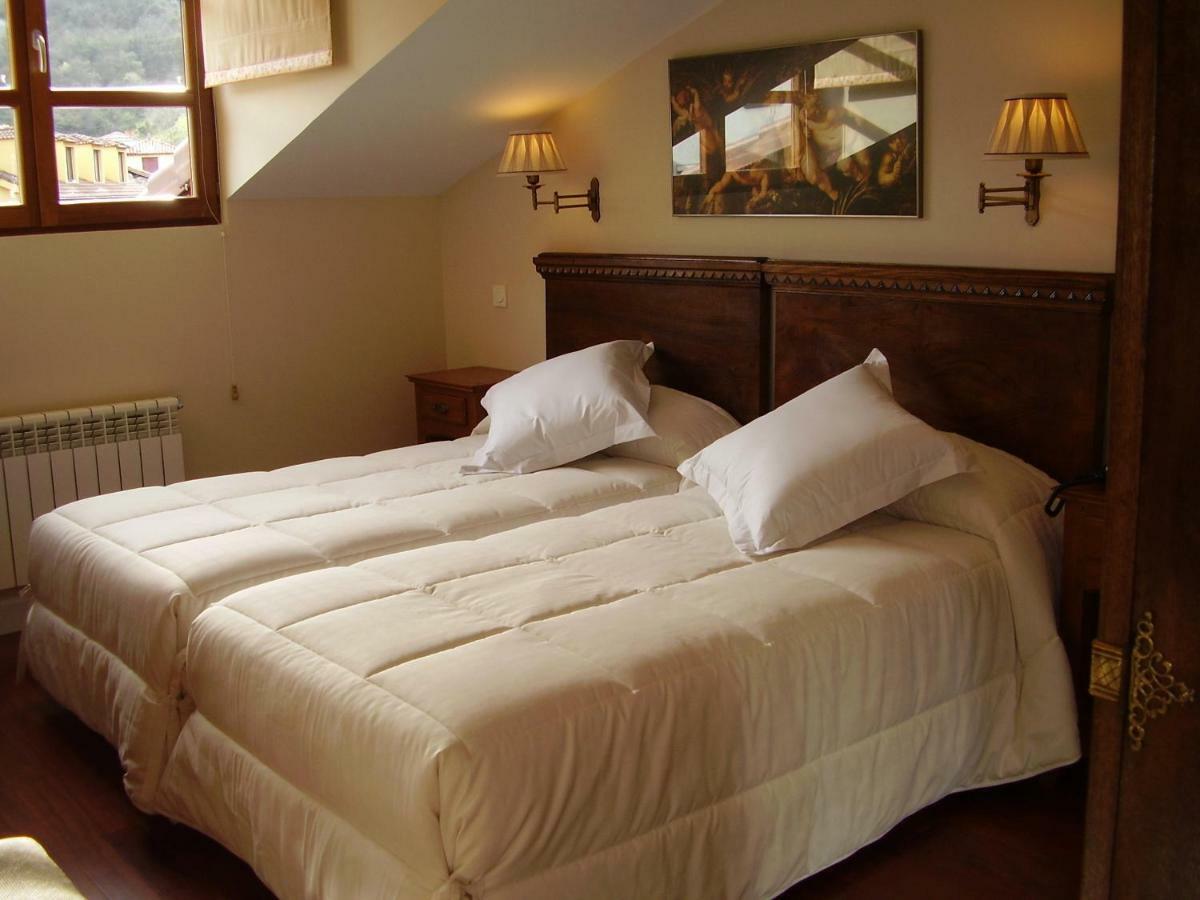 La Casona De Don Santos Hotel Proaza Bagian luar foto