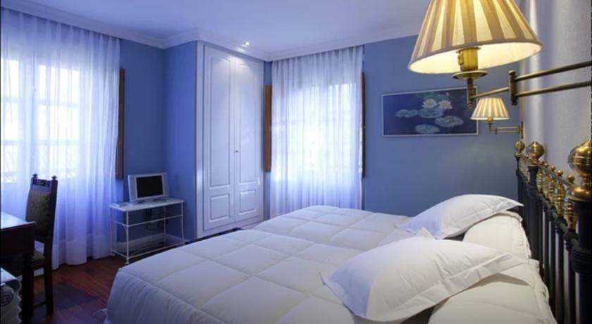 La Casona De Don Santos Hotel Proaza Bagian luar foto